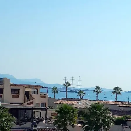 Apartment F2 Immeuble Les Pieds Dans L'eau *